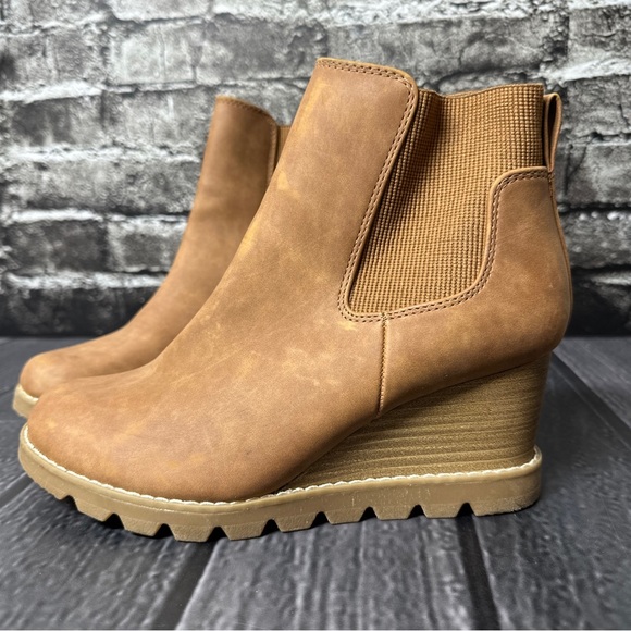 Universal Thread Linda Wedge Cognac size 7.5 Suede Wedge Tan Slip On - Picture 2 of 10